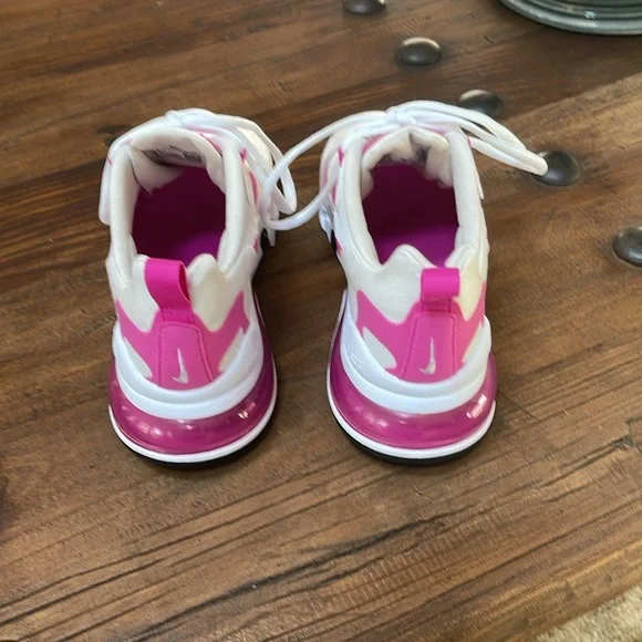Nike 270 React Airmax tennis shoes. Size 8.5. Hot pink. Like new condition.